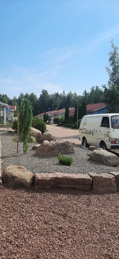 Pylkkästen pihalla9